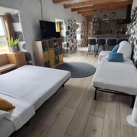 Chalet Adega Do Capitao Piedade (Azores)